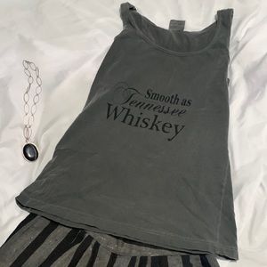 Sleeveless shirt, pants and neckless - gray and black